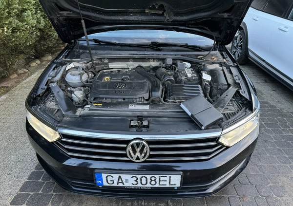 Volkswagen Passat cena 52900 przebieg: 257000, rok produkcji 2018 z Gdynia małe 46